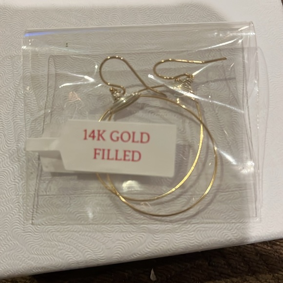 Small Featherweight Hoop Earring In Gold With Silver Wrap / NWOT - Picture 5 of 5